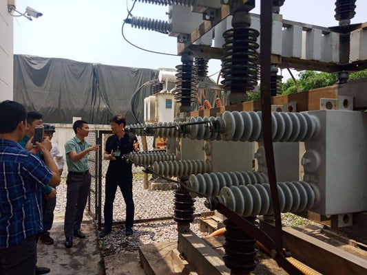 SVC kiểu TCR (Cuộn kháng có điều khiển bằng Thyristor)